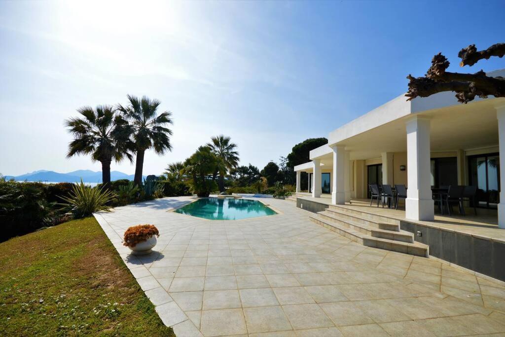 Vue Avec Piscine Au Calme Cannes