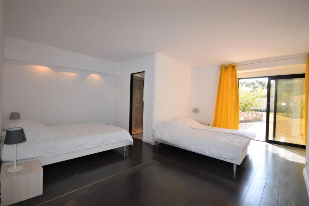 Villa Vue Avec Piscine Au Calme *
