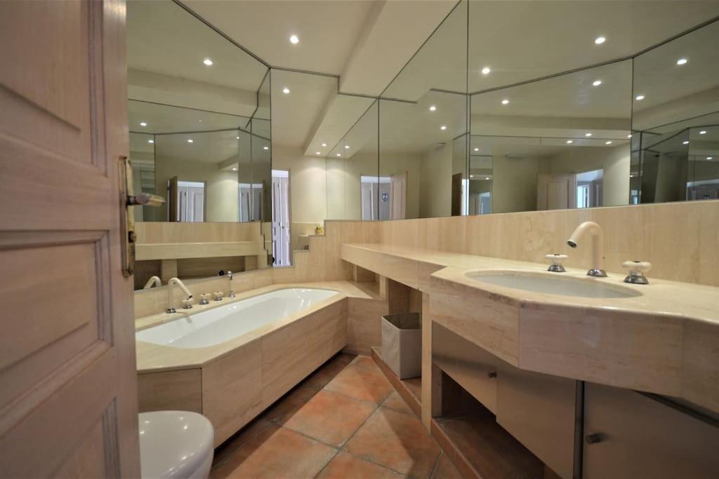 Villa Vue Avec Piscine Au Calme *